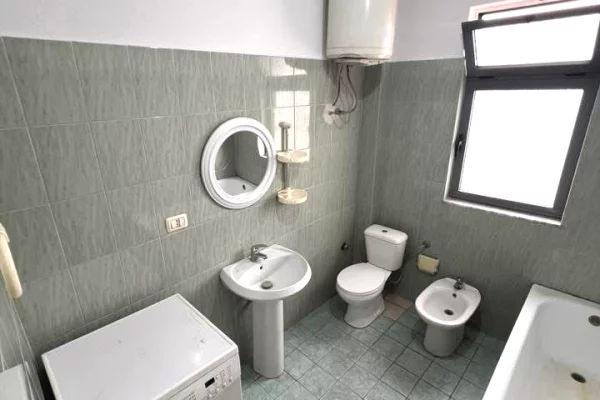 Shtepi me qera Vila Luksoze ne Tirane, 2+1, Mobilimi E mobiluar, Pagesa 500  Euro.