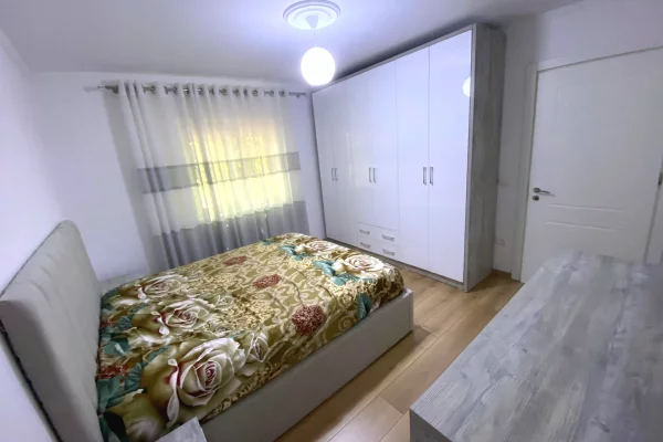 Shtepi ne shitje Apartament ne Tirane, 1+1, Mobilimi E mobiluar, Pagesa 160,000  Euro.