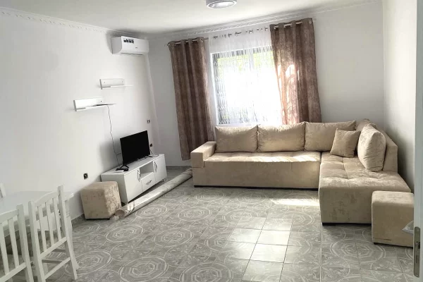 Shtepi me qera Shtepi Private ne Tirane, 1+1, Mobilimi E mobiluar, Pagesa 40,000  Leke.