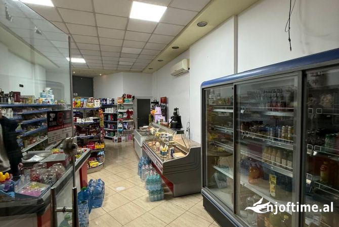 Shiten Frigorifera dhe Rafte Marketi