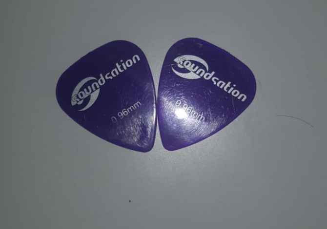 Njoftim! Shitet kitare klasike Eko 100 euro+aksesore