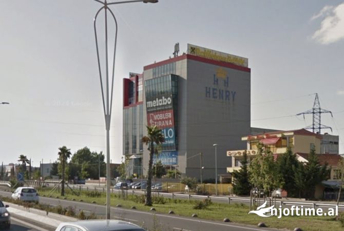 Ambiente Commerciale in Affitto 1+1 a Tirana - 3,200 Euro