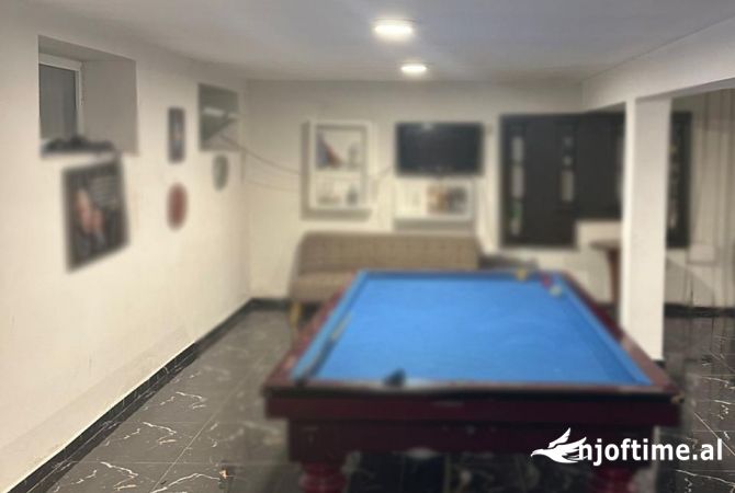 Ambiente Commerciale in Affitto 3+1 a Tirana - 500 Euro