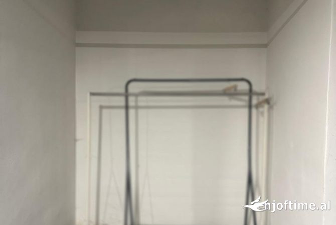 Ambiente Commerciale in Affitto 3+1 a Tirana - 500 Euro