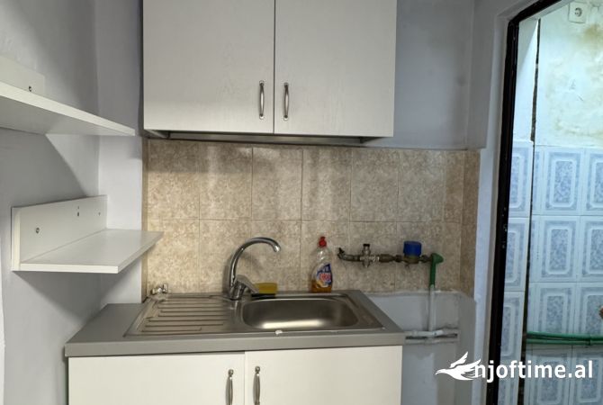 Ambiente Commerciale in Affitto 1+1 a Tirana - 400 Euro