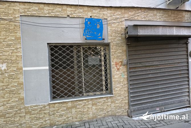 Ambiente Commerciale in Affitto 1+1 a Tirana - 400 Euro