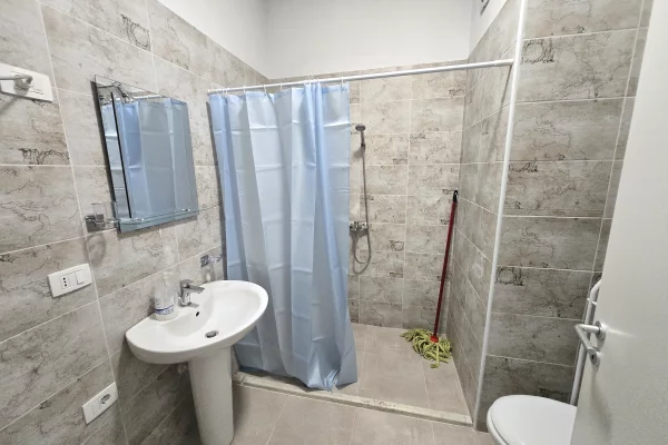 Shtepi me qera Apartament ne Tirane, 1+1, Mobilimi Pjeserisht e mobiluar, Pagesa 32,000  Leke.