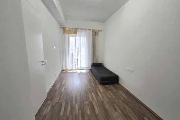 Shtepi me qera Apartament ne Tirane, 1+1, Mobilimi Pjeserisht e mobiluar, Pagesa 32,000  Leke.
