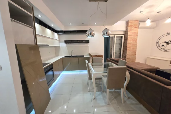 Shtepi me qera Apartament ne Tirane, 1+1, Mobilimi E mobiluar, Pagesa 60,000  Leke.