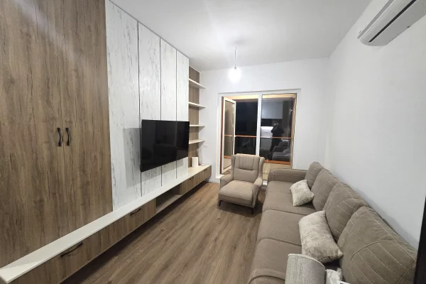 Shtepi me qera Apartament ne Tirane, 1+1, Mobilimi E mobiluar, Pagesa 45,000  Leke.