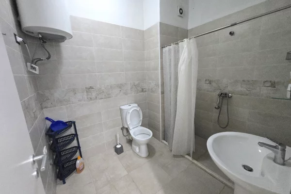 Shtepi me qera Apartament ne Tirane, 2+1, Mobilimi E mobiluar, Pagesa 35,000  Leke.