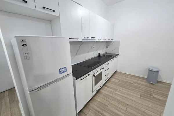 Shtepi me qera Apartament ne Tirane, 2+1, Mobilimi Pjeserisht e mobiluar, Pagesa 34,000  Leke.