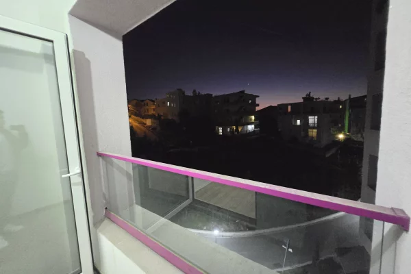 Shtepi me qera Apartament ne Tirane, 2+1, Mobilimi Pjeserisht e mobiluar, Pagesa 34,000  Leke.