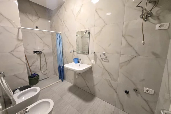 Shtepi me qera Apartament ne Tirane, 1+1, Mobilimi E mobiluar, Pagesa 30,000  Leke.