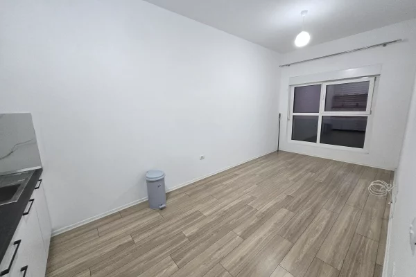Shtepi me qera Apartament ne Tirane, 2+1, Mobilimi Bosh, pa mobiluar, Pagesa 32,000  Leke.