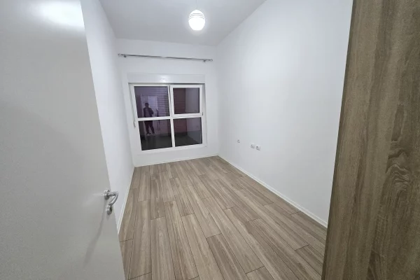 Shtepi me qera Apartament ne Tirane, 2+1, Mobilimi Bosh, pa mobiluar, Pagesa 32,000  Leke.