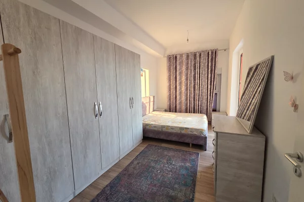 Shtepi me qera Apartament ne Tirane, 2+1, Mobilimi E mobiluar, Pagesa 45,000  Leke.