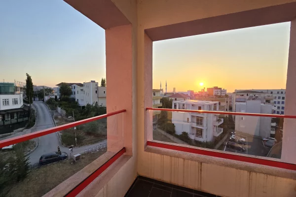 Shtepi me qera Apartament ne Tirane, 2+1, Mobilimi E mobiluar, Pagesa 45,000  Leke.