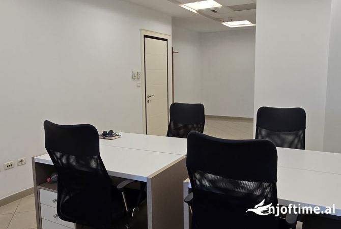 Ambiente Commerciale in Affitto 3+1 a Tirana - 800 Euro