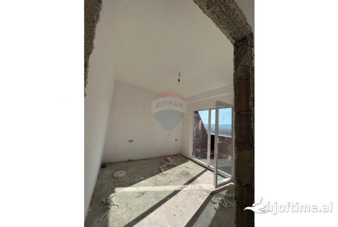 Apartament per shitje1+1 Kompleksi Aura