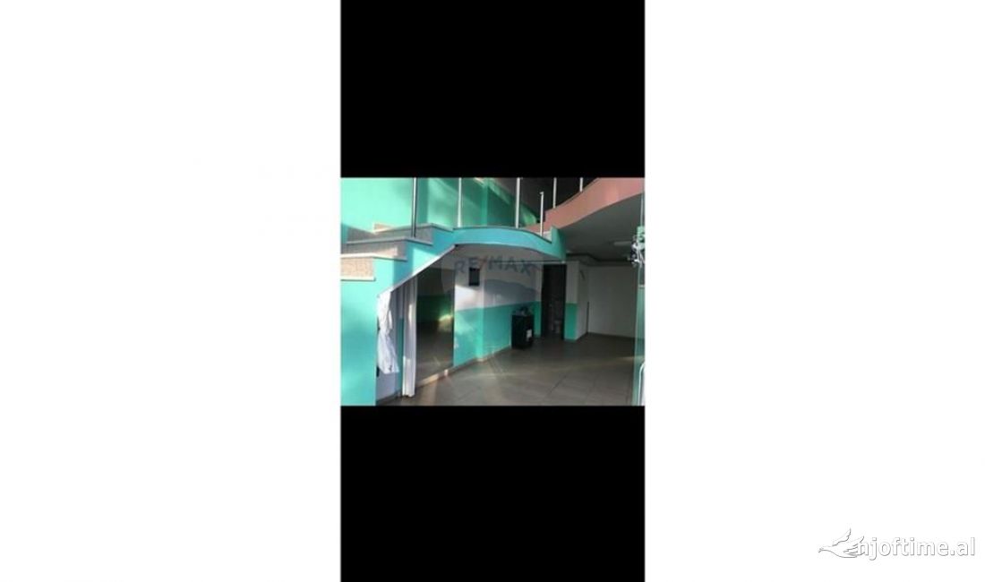 shitet dyqan te Pazari i ri 