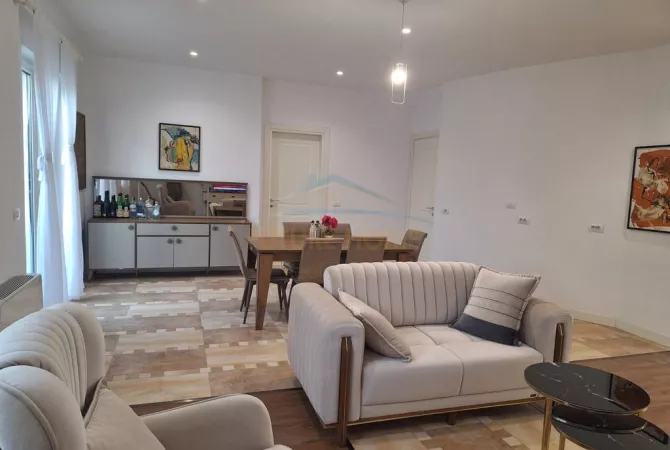 Villa di lusso in vendita a Tirana 4+1, Arredato