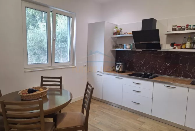 Villa di lusso in vendita a Tirana 4+1, Arredato