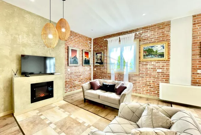 Villa di lusso in vendita a Tirana 4+1, Arredato