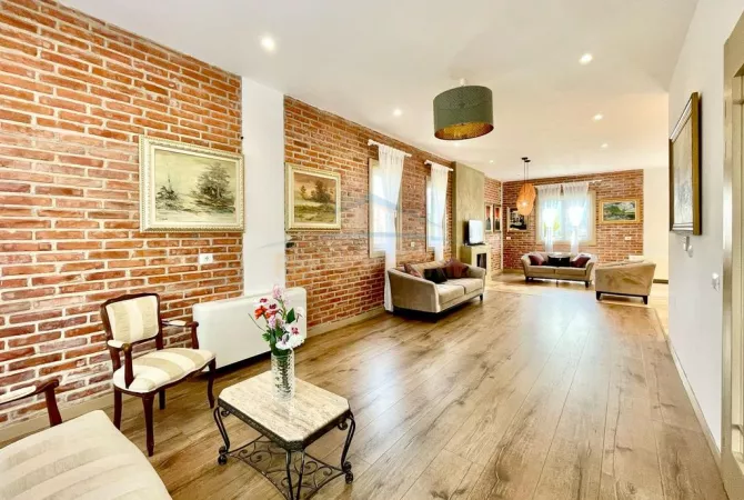 Villa di lusso in vendita a Tirana 4+1, Arredato