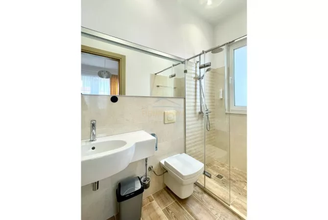 Villa di lusso in vendita a Tirana 4+1, Arredato