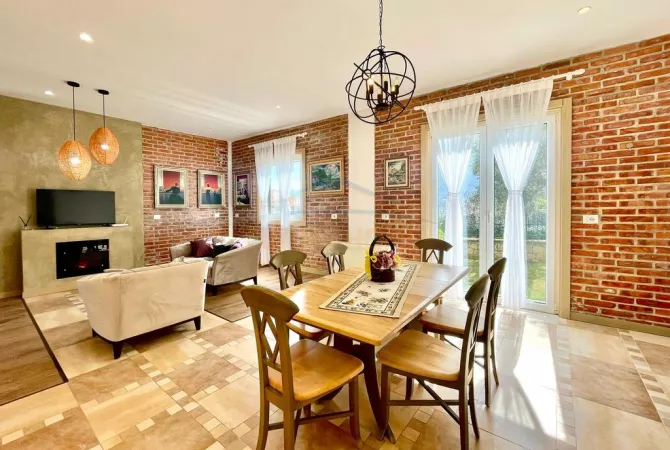 Villa di lusso in vendita a Tirana 4+1, Arredato