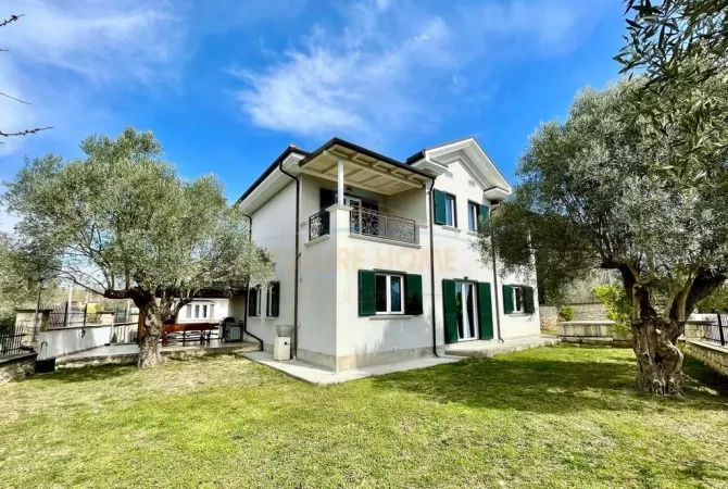 Villa di lusso in vendita a Tirana 4+1, Arredato