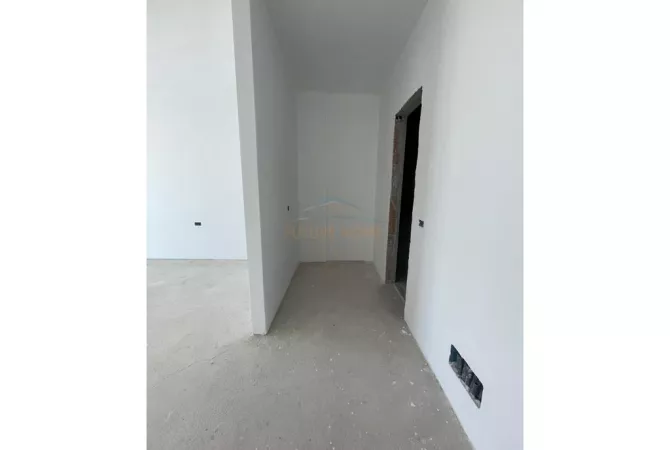 Shtepi ne shitje Apartament ne Tirane, 2+1, Mobilimi Bosh, pa mobiluar, Pagesa 244,000  Euro.