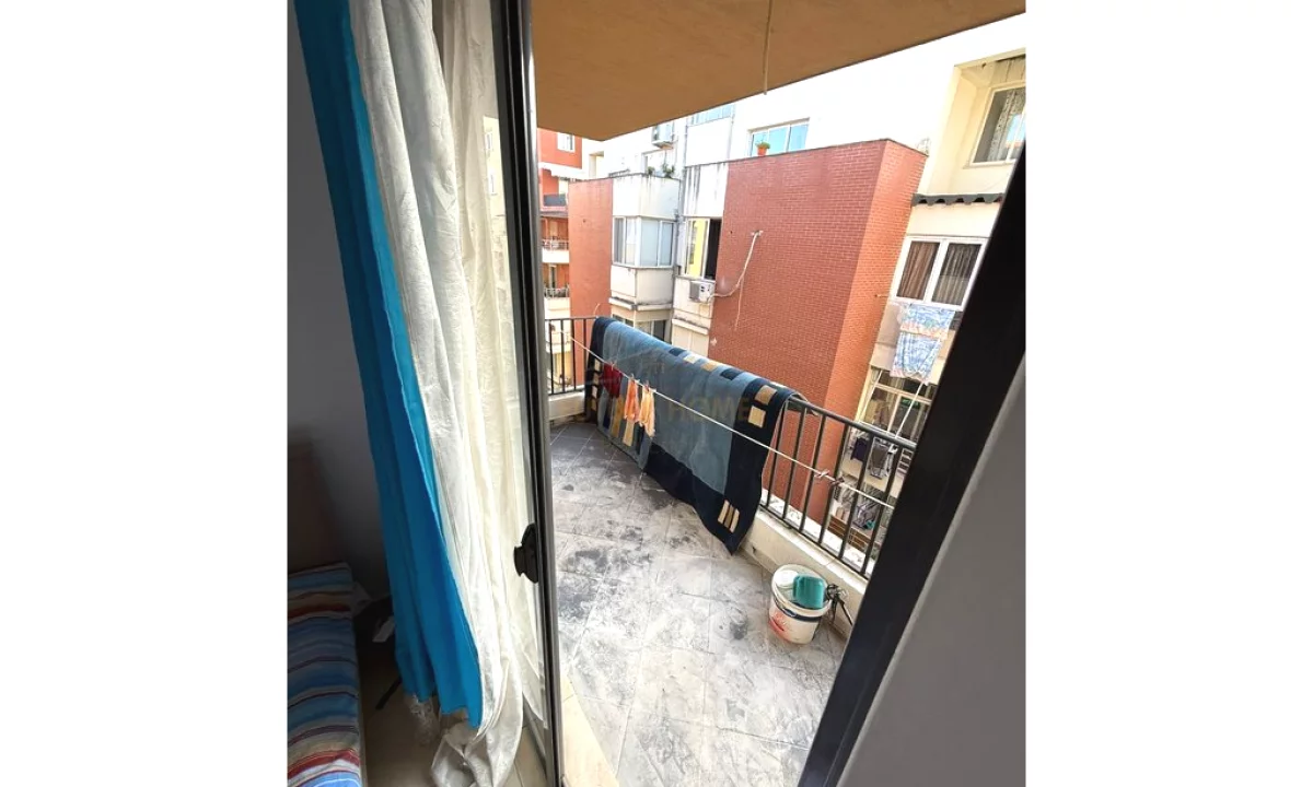 Shtepi ne shitje Apartament ne Tirane, 1+1, Mobilimi Bosh, pa mobiluar, Pagesa 113,000  Euro.