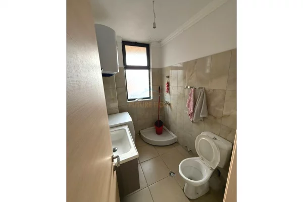 Shtepi ne shitje Apartament ne Tirane, 1+1, Mobilimi Bosh, pa mobiluar, Pagesa 113,000  Euro.