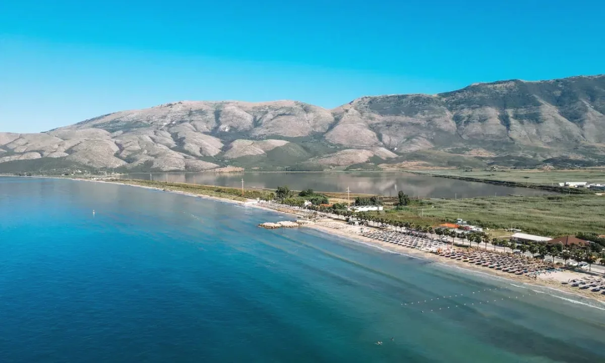 Shtepi ne shitje Apartament ne Vlore, 2+1, Mobilimi Bosh, pa mobiluar, Pagesa 108,000  Euro.