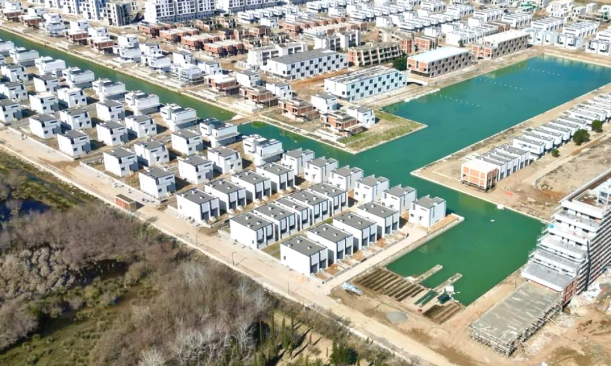 Shtepi ne shitje Apartament ne Durres, 1+1, Mobilimi Bosh, pa mobiluar, Pagesa 204,000  Euro.