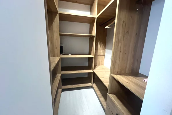 Shtepi me qera Apartament ne Tirane, 2+1, Mobilimi E mobiluar, Pagesa 700  Euro.