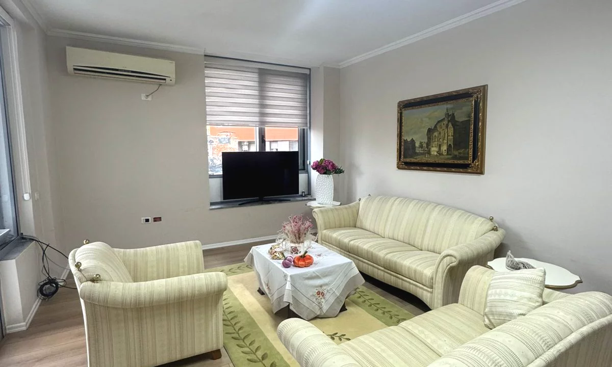 Shtepi me qera Apartament ne Tirane, 2+1, Mobilimi E mobiluar, Pagesa 1,000  Euro.
