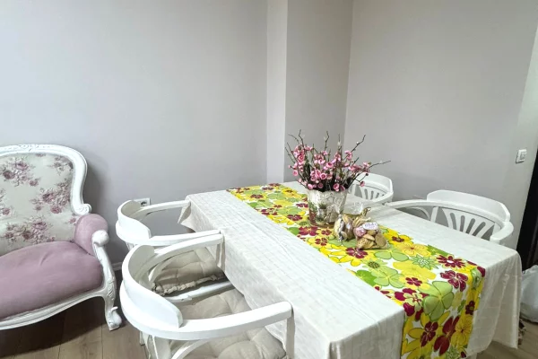 Shtepi me qera Apartament ne Tirane, 2+1, Mobilimi E mobiluar, Pagesa 1,000  Euro.