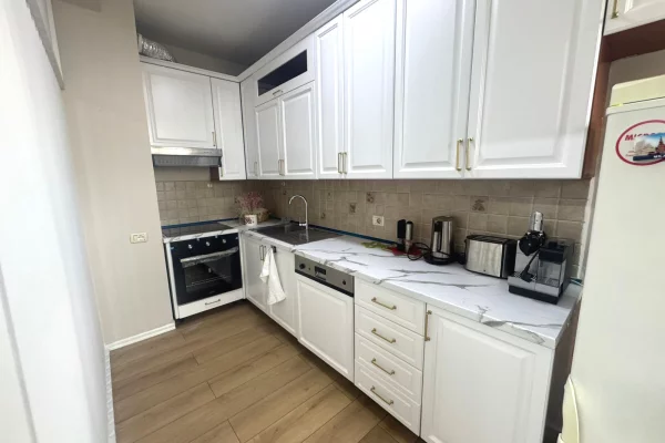 Shtepi me qera Apartament ne Tirane, 2+1, Mobilimi E mobiluar, Pagesa 1,000  Euro.