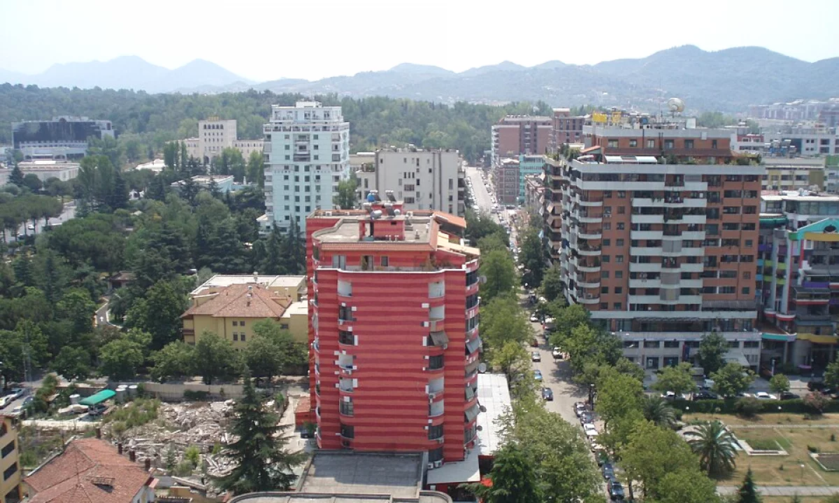 Shtepi ne shitje Apartament ne Tirane, 2+1, Mobilimi E mobiluar, Pagesa 300,000  Euro.