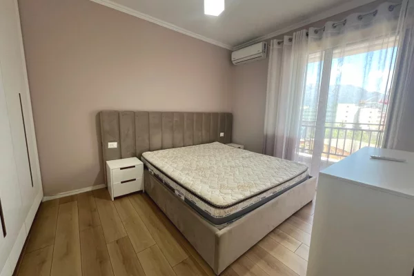 Shtepi me qera Apartament ne Tirane, 2+1, Mobilimi E mobiluar, Pagesa 700  Euro.