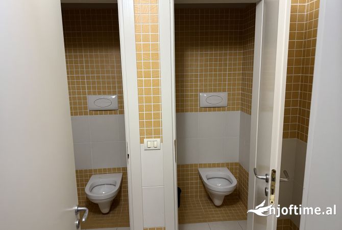 Dyqan 160 m2 Qera Rruga Cipajve