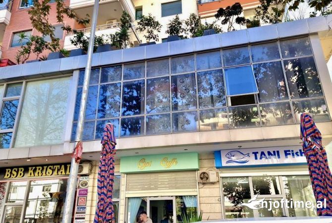 Dyqan 160 m2 Qera Rruga Cipajve