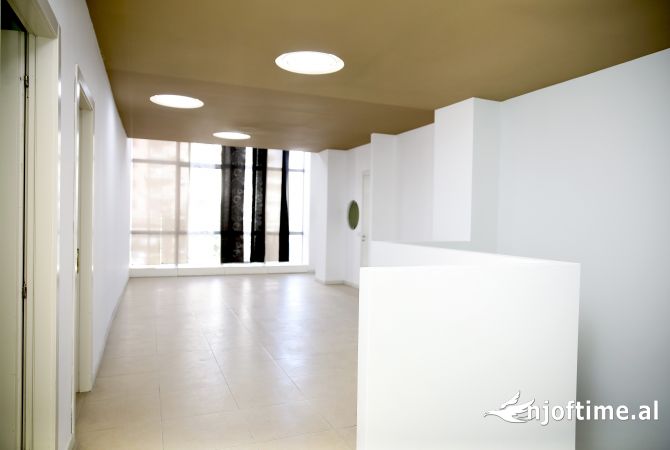 Dyqan 160 m2 Qera Rruga Cipajve