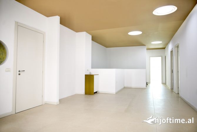 Ambient biznesi me qera 1+1 ne Vlore - 900 Euro