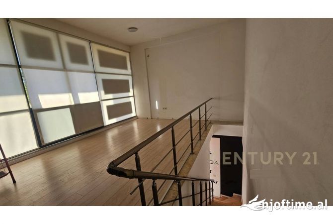 Ambiente Commerciale in Affitto 1+1 a Tirana - 650 Euro