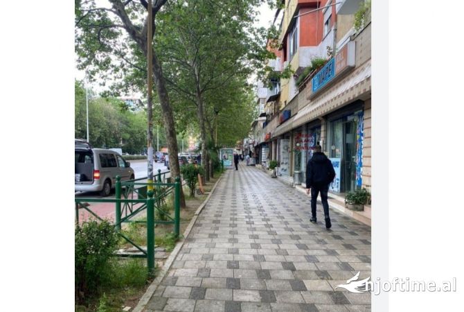 Ambiente Commerciale in Affitto 1+1 a Tirana - 1,000 Euro
