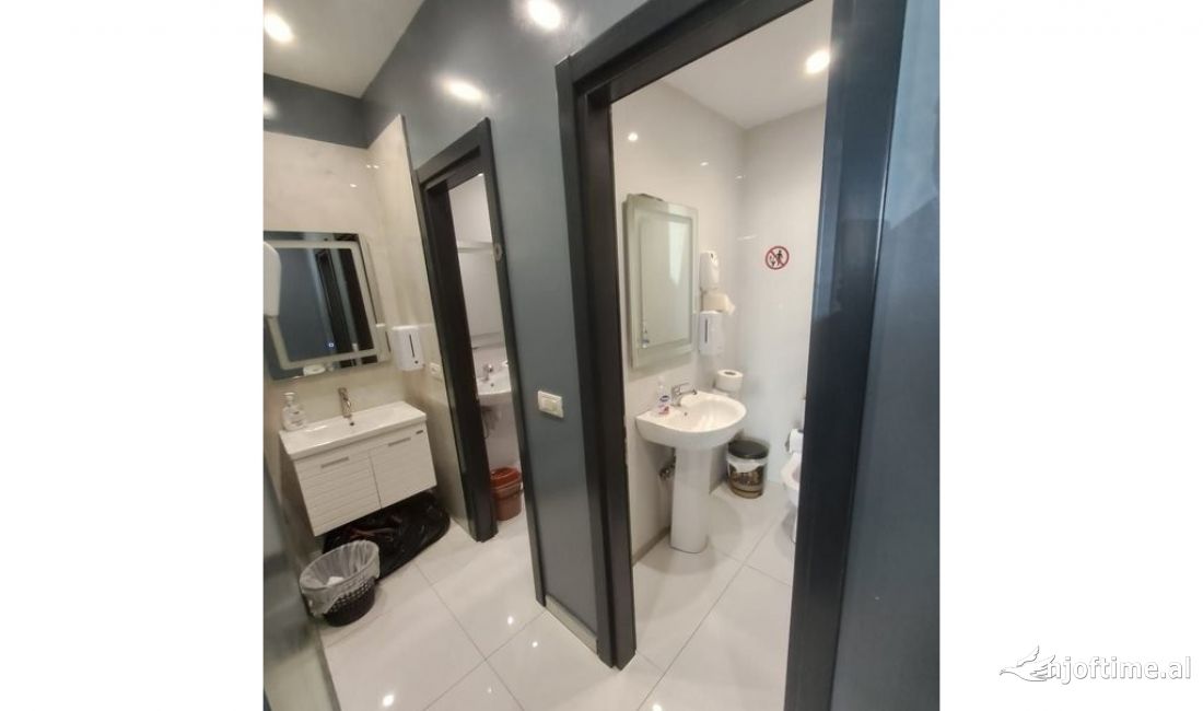 Bar / Restaurant per shitje prane Oxhakut 75,000 Euro